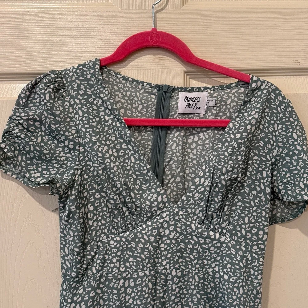 Princess Polly The Sting green mini dress, size 2 - Picture 4 of 10